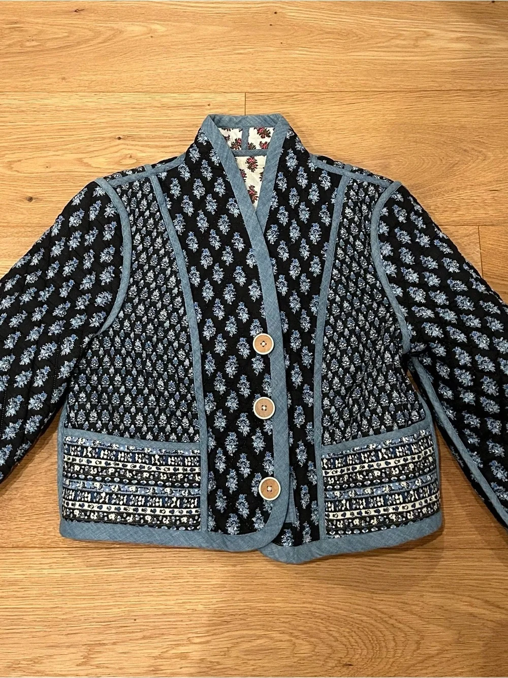 Veronica Beard Cream Quilted Jacket with Light Blue Trim - Picture 3 of 3